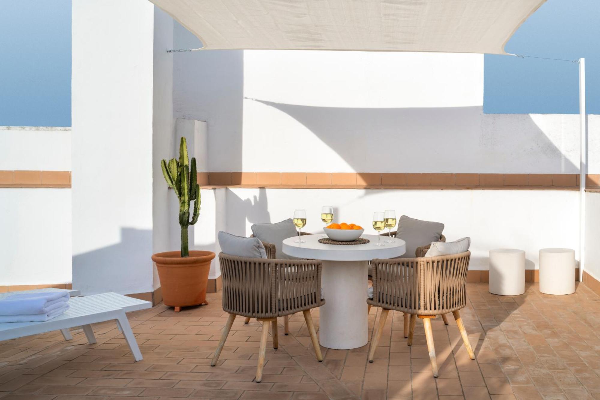 Magno Apartments Almansa 塞维利亚 外观 照片